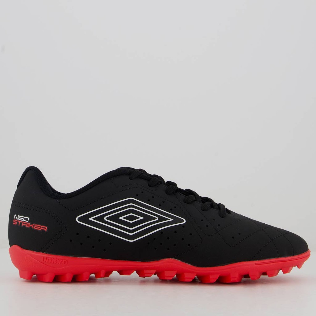 Chuteira Society Umbro Neo Striker Preta/Vermelha 1 Chuteira Society Umbro Neo Striker Preta/Vermelha