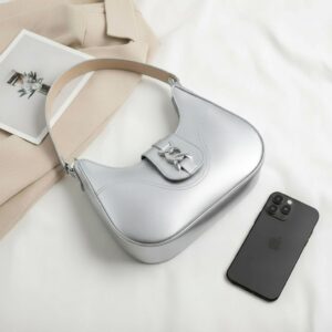 Bolsa Feminina Prata Baguete Médias