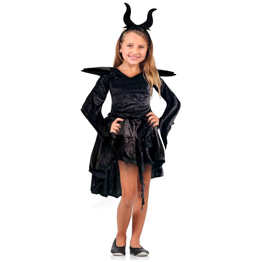 Fantasia Malévola Infantil Luxo Halloween com Tiara 1 Fantasia Malévola Infantil Luxo Halloween com Tiara, apresentando vestido preto longo, capa esvoaçante e gola alta estruturada, com tiara de chifres. A imagem mostra a fantasia em um manequim infantil ou criança, destacando os detalhes luxuosos e a qualidade dos materiais.