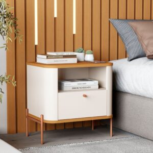 Mesa de Cabeceira Curva 1 Gaveta e 1 Nicho Pés e Puxadores em Metal 45cm Tucupí Off White/Nature/Bronze