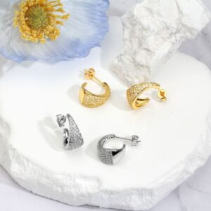 Brinco Delicado Elegante Antialérgico Curvo Folheado a Ouro 18k Zircônia Cravejada Luxo