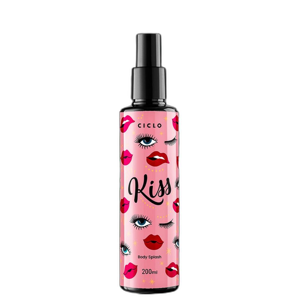 Kiss Ciclo Cosm?ticos Deo Col?nia Body Spray Feminino 200ml 1 Kiss Ciclo Cosméticos Deo Colônia -Body Spray Feminino 200ml